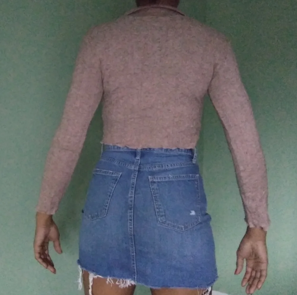 Women's beige / camel colored Zara button up long sleeve crop top